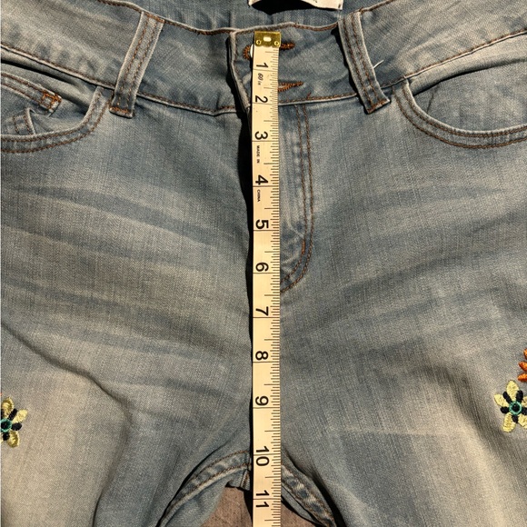 Cool embroidery women’s jeans - Picture 7 of 8